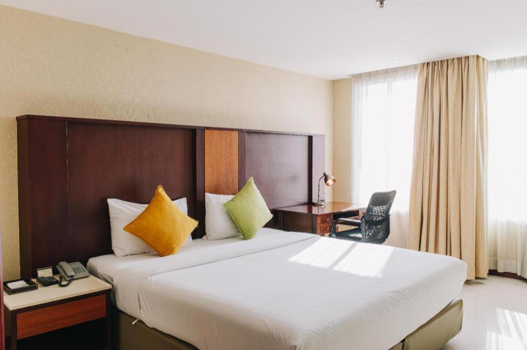 Aramis Hotel Nakhon Sawan Exterior foto