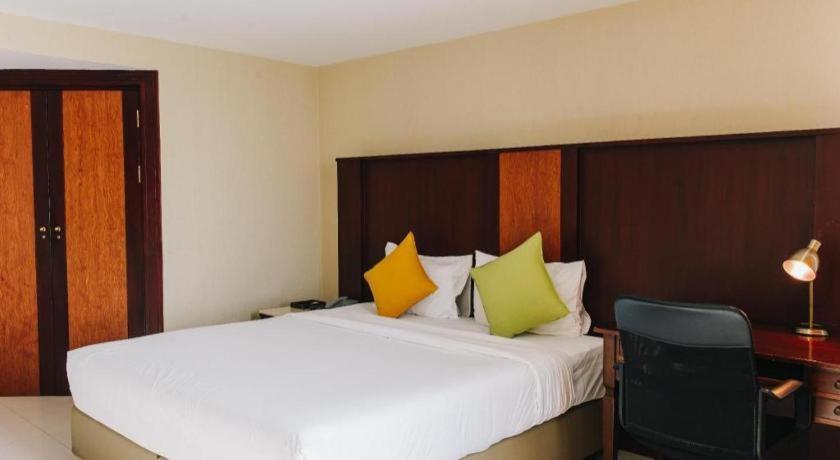Aramis Hotel Nakhon Sawan Exterior foto