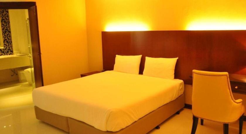 Aramis Hotel Nakhon Sawan Exterior foto
