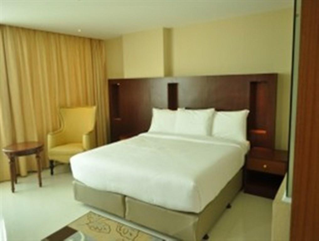 Aramis Hotel Nakhon Sawan Zimmer foto